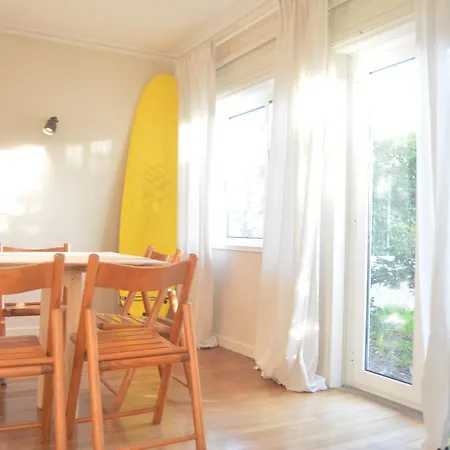 Surf House Hostel *