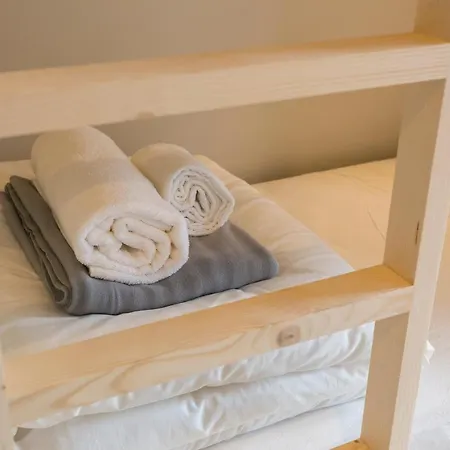 Surf House Hostel *