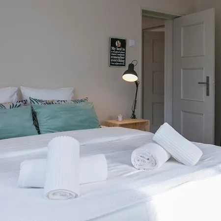 Surf House Hostel *